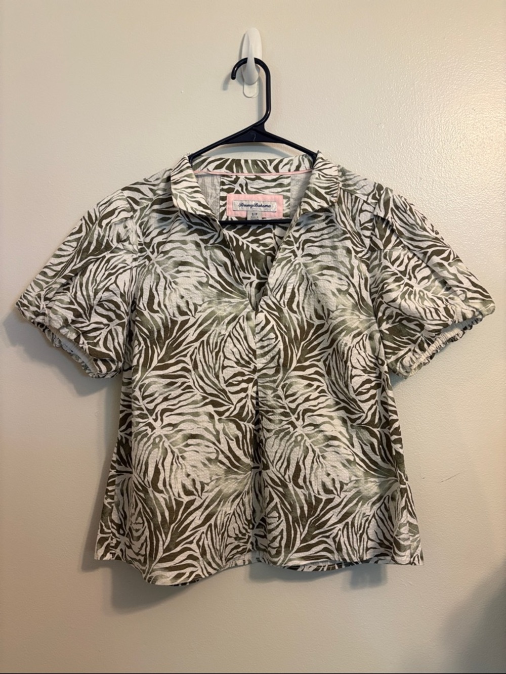 Women’s Tommy Bahama Puff Sleeve Leaf Hawaiian Style Top